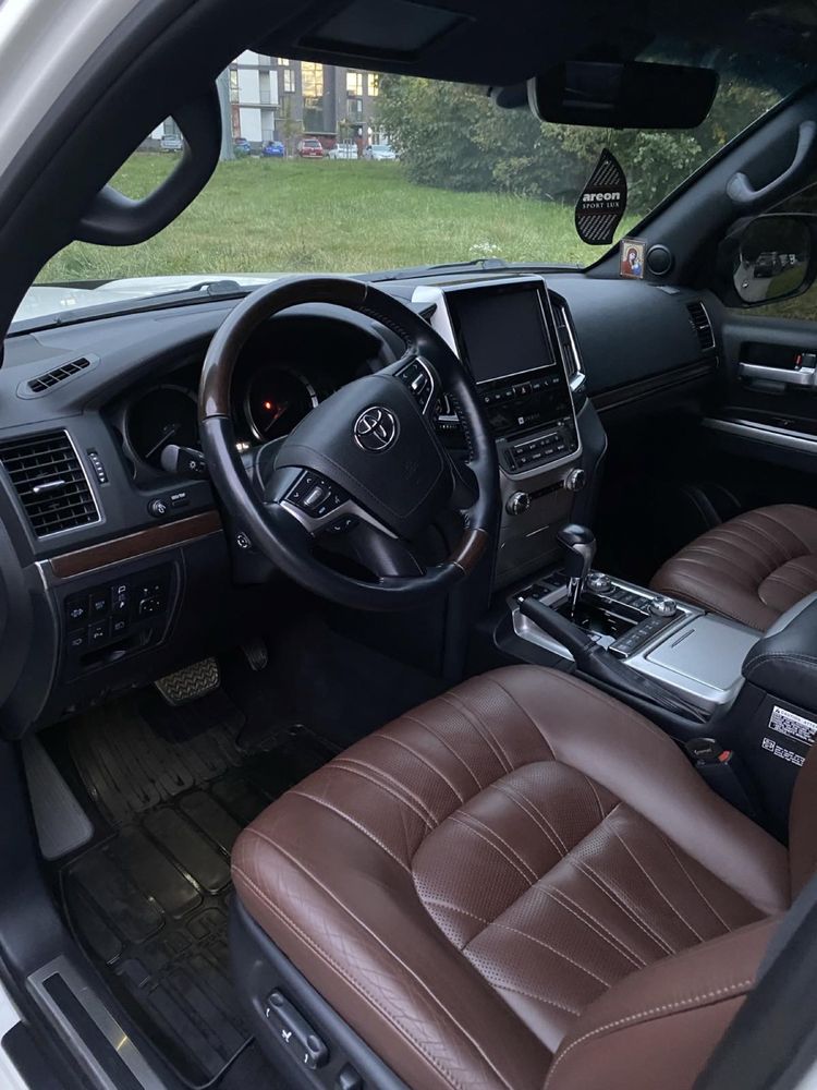 Toyota Land Cruiser 200 Executive Lounge 2019