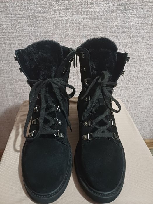 Чорні замшеві жіночі ботинки,черевики  відомого бренду 39розміру