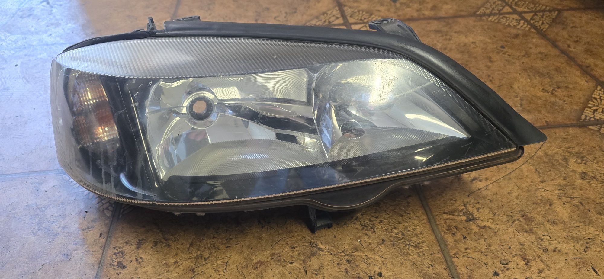 Lampa przód prawa Opel Astra G