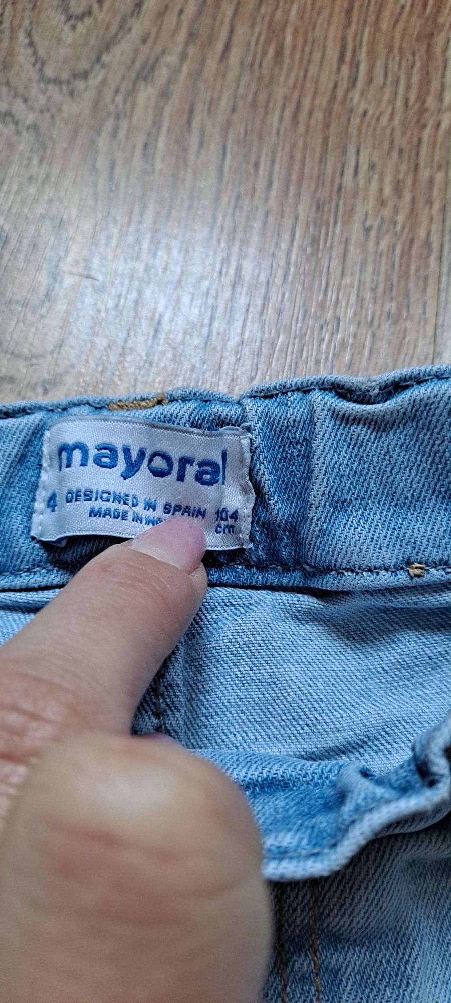 Jasne spodnie jeansowe dla dziewczynki - mayoral - rozmiar 104