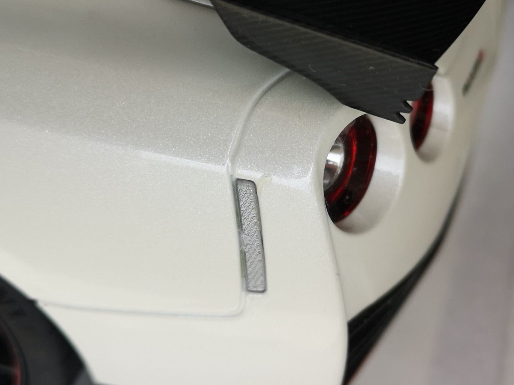 2022 Nissan GT-R R35 Nismo Special Edition White Autoart 1:18 CZYTAJ