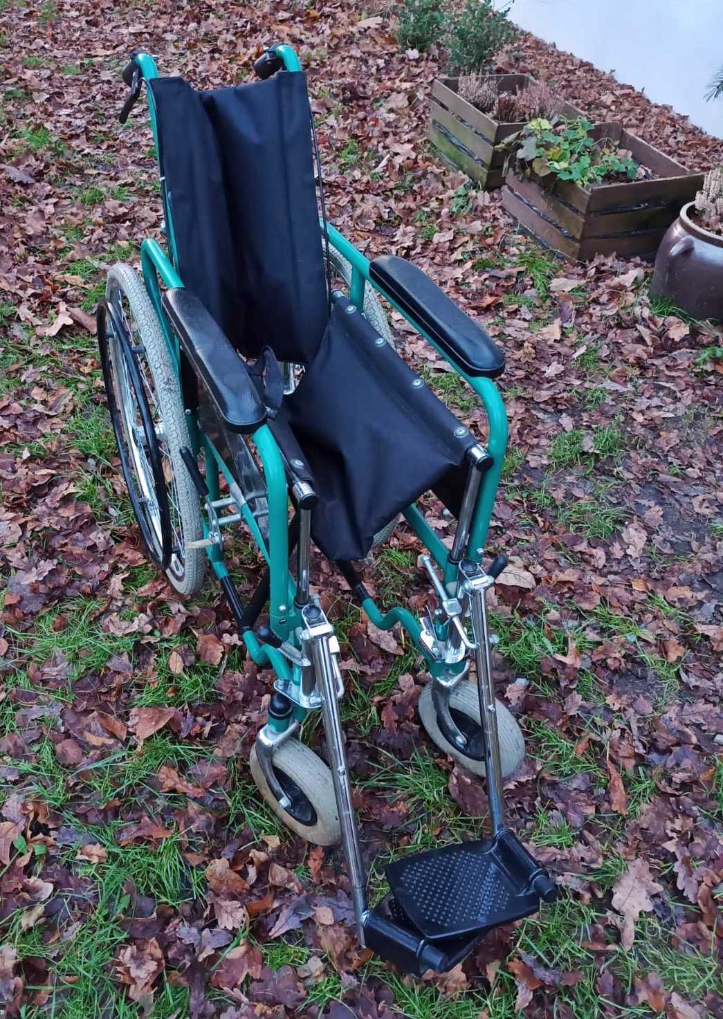 Wózek inwalidzki aluminiowy, składany, bardzo lekki. Mało używany