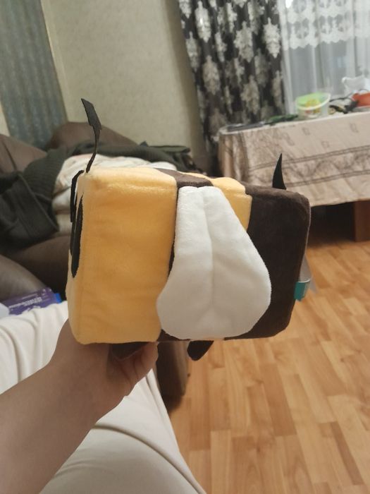 Плюшева бджола з майнкрафту