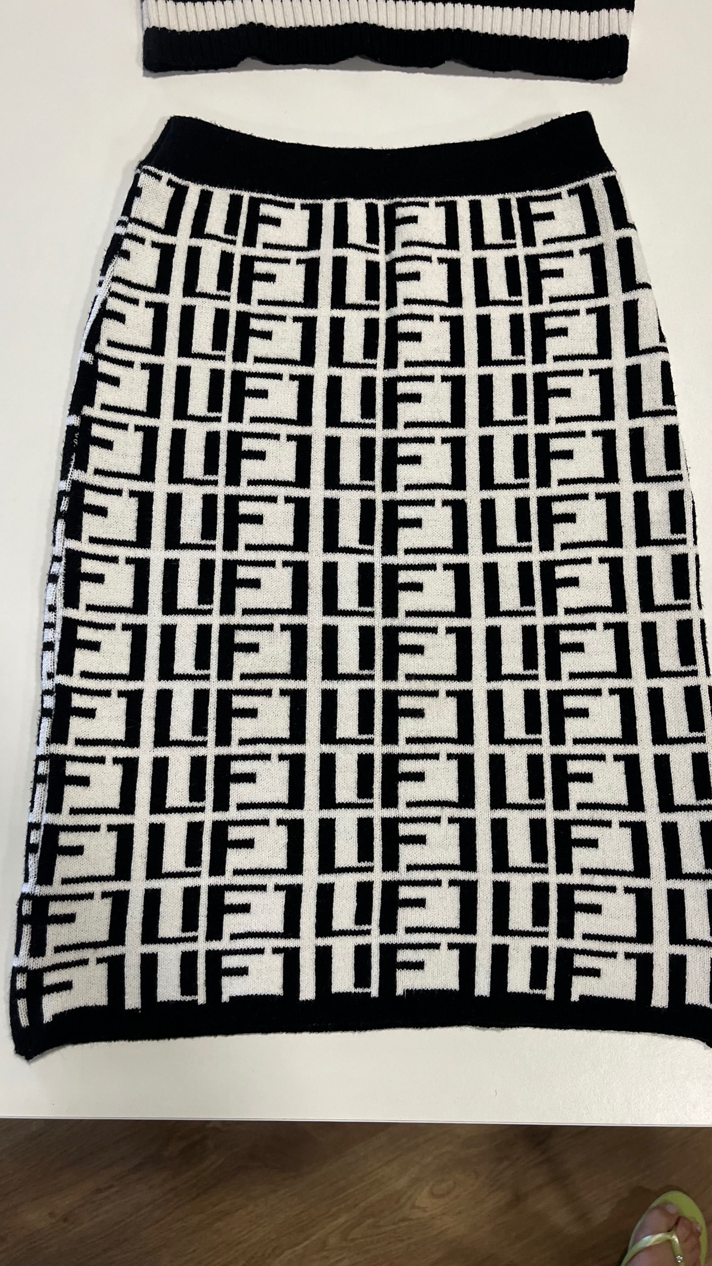 Conjunto crop top e saia