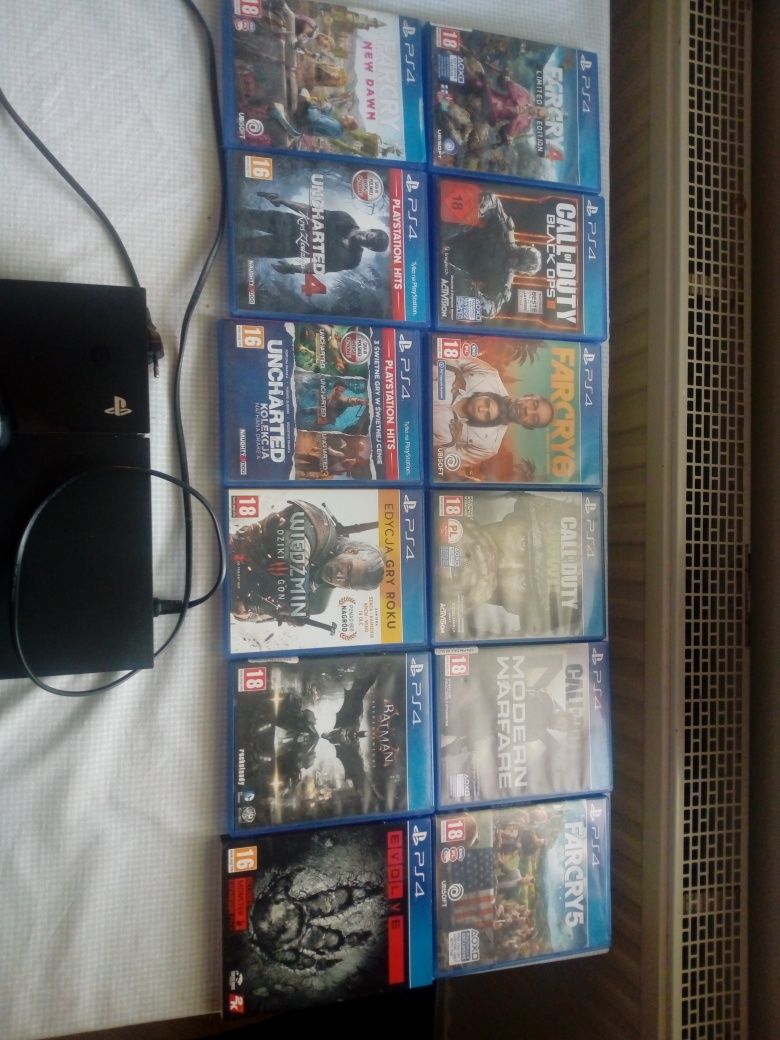 Konsola PS4+2 kontrolery i 12 gier