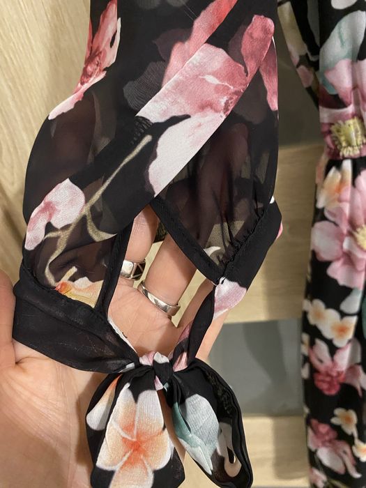 Lekka zwiewna sukienka w kwiaty 38