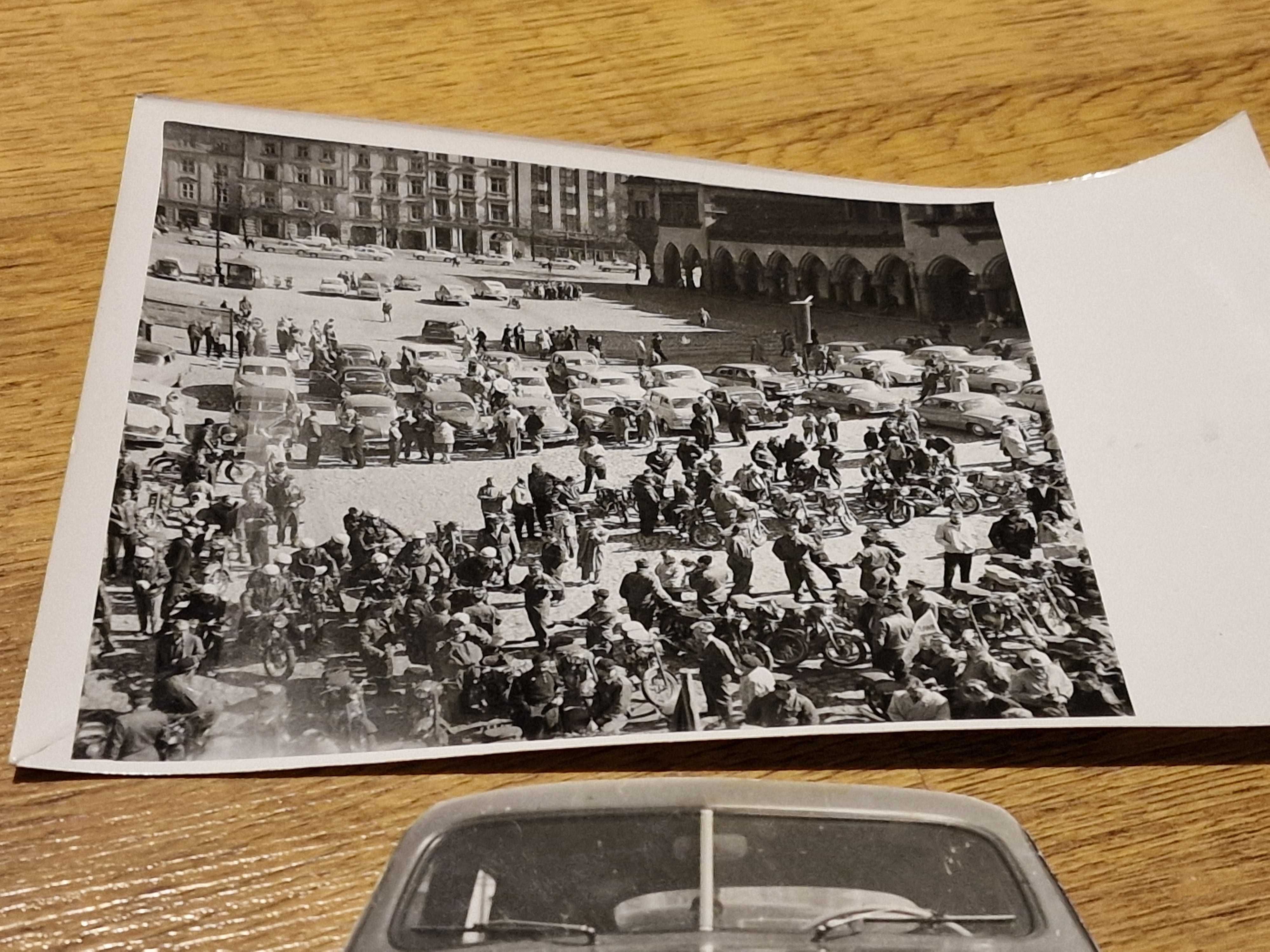 Stare zdjecia polskich samochodów FSO Warszawa, Kraków 1961 rok.