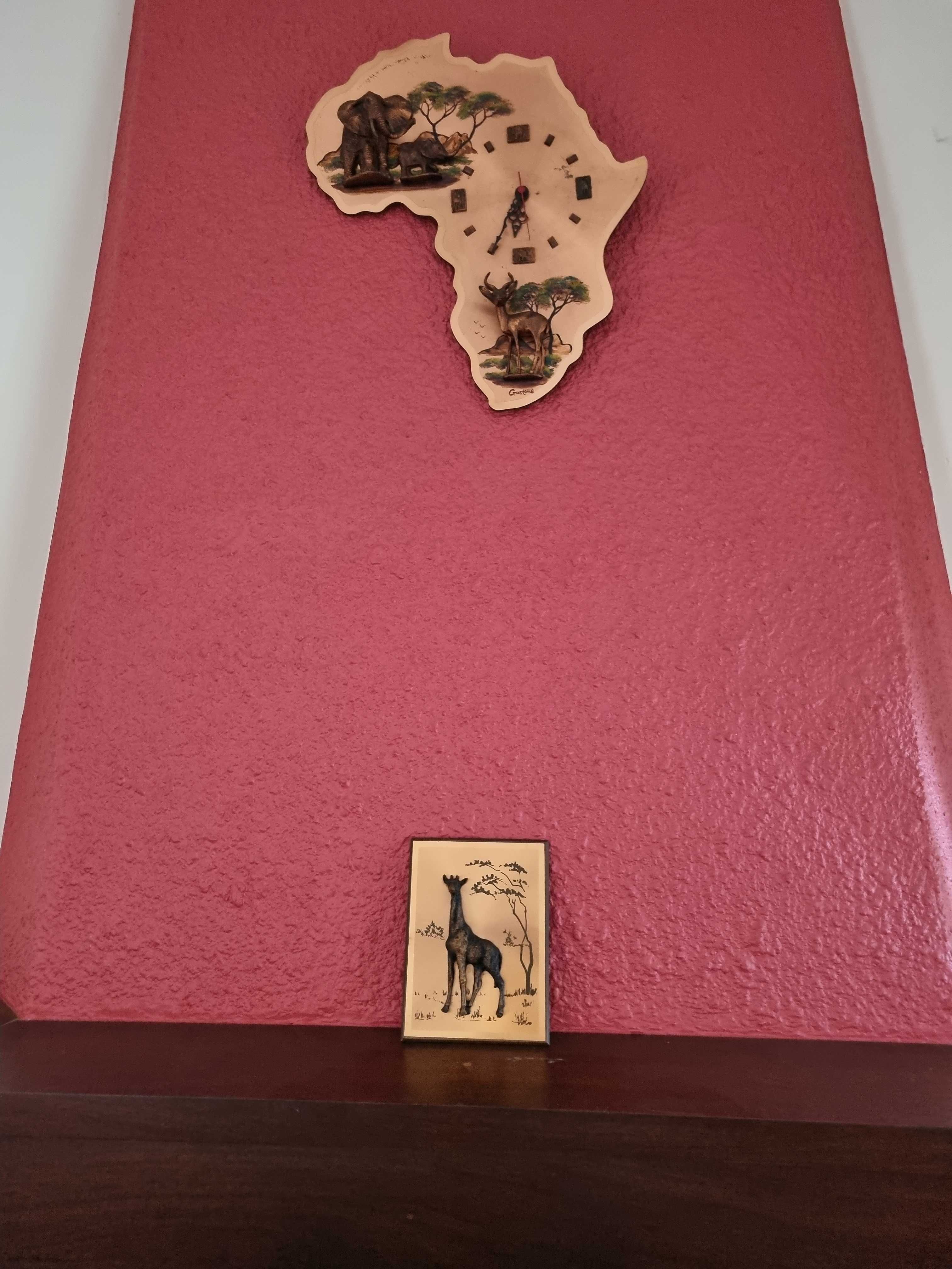 Quadros mapa África e relógio