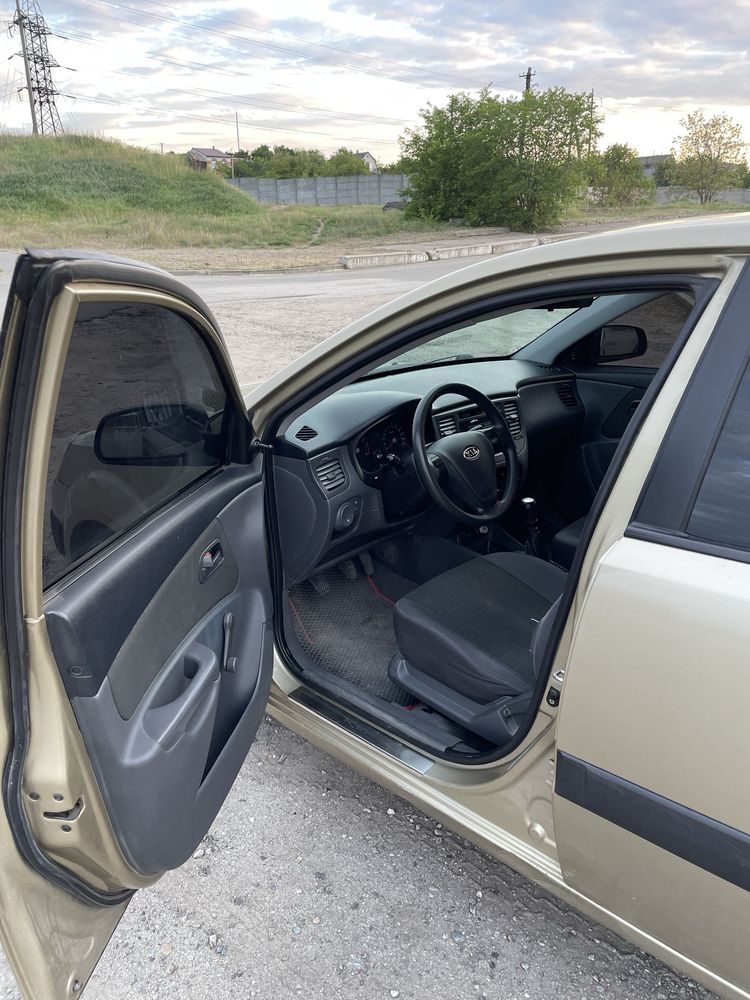 Kia Rio 1.4 2008 мех. газ/бензин