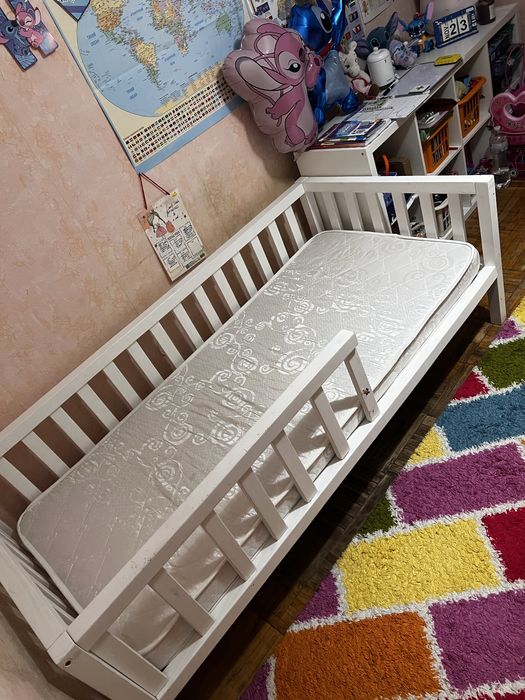 Дитяче ліжко з матрасом