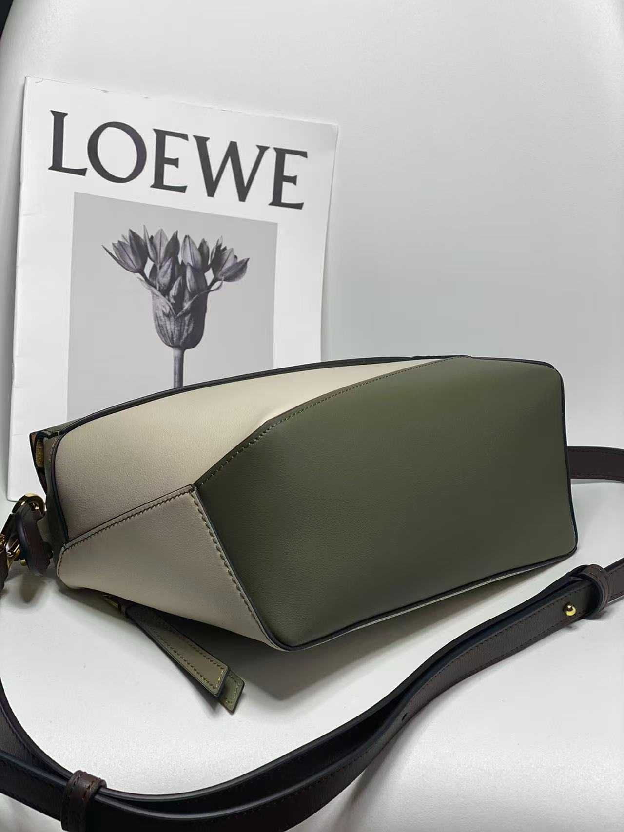 Bolsa de ombro LOEWE Puzzle Edge em couro Napa com detalhes de