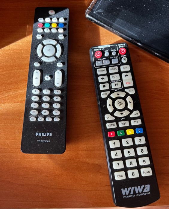 Telewizor Philips + 2 piloty
