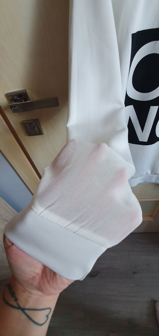 Bluza z nietypowymi rękawami