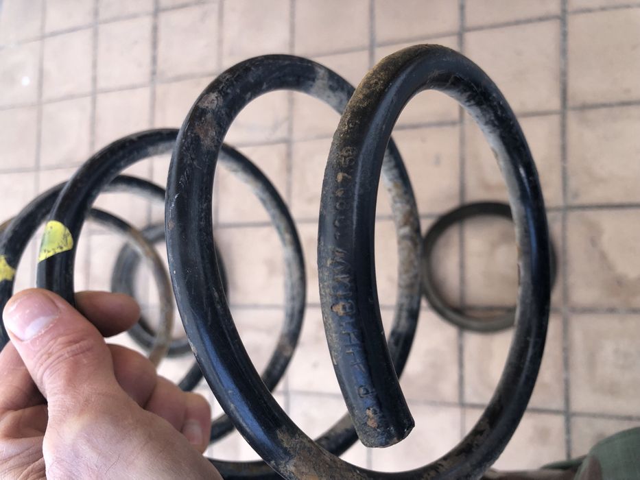 Пружина амортизатора передня BMW E36 316i оригінал