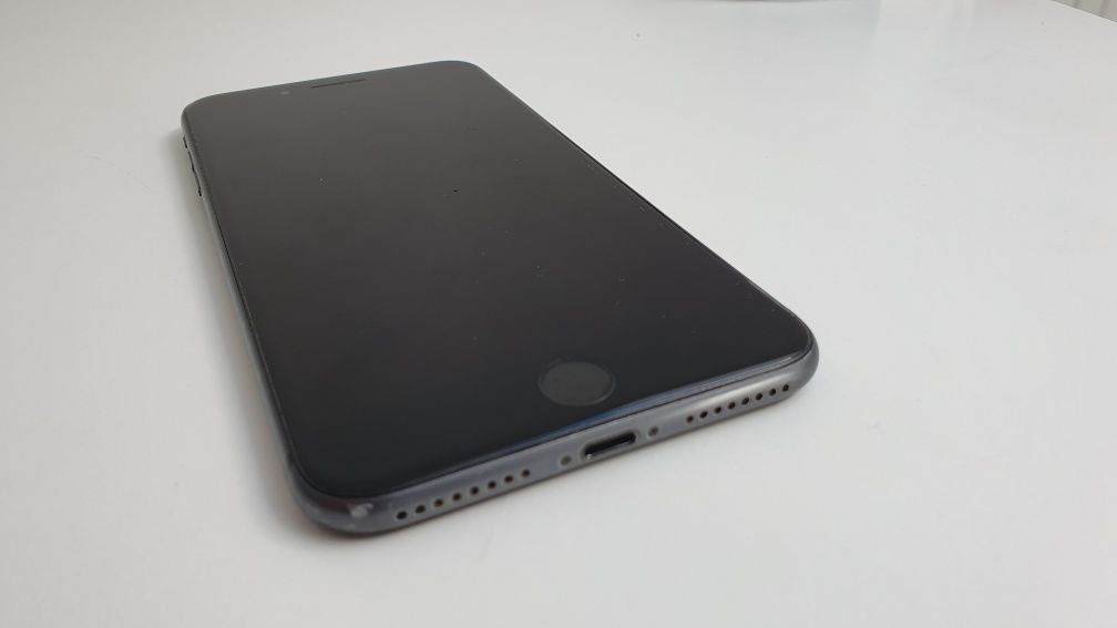 iPhone 8 Plus 64 GB Space Gray