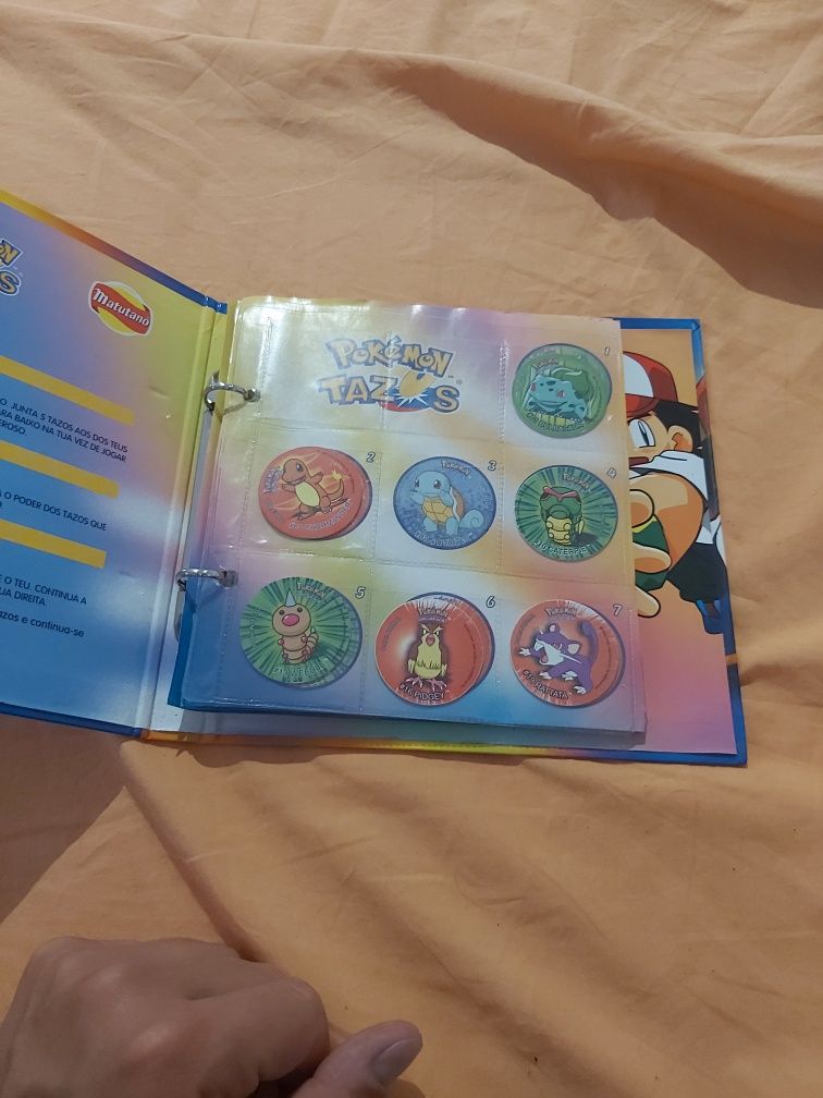 Tazos e caderneta pokemon anos 90