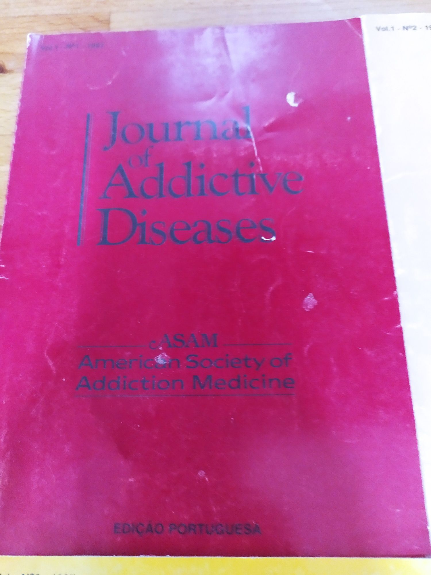 Journal of addictive diseases em português