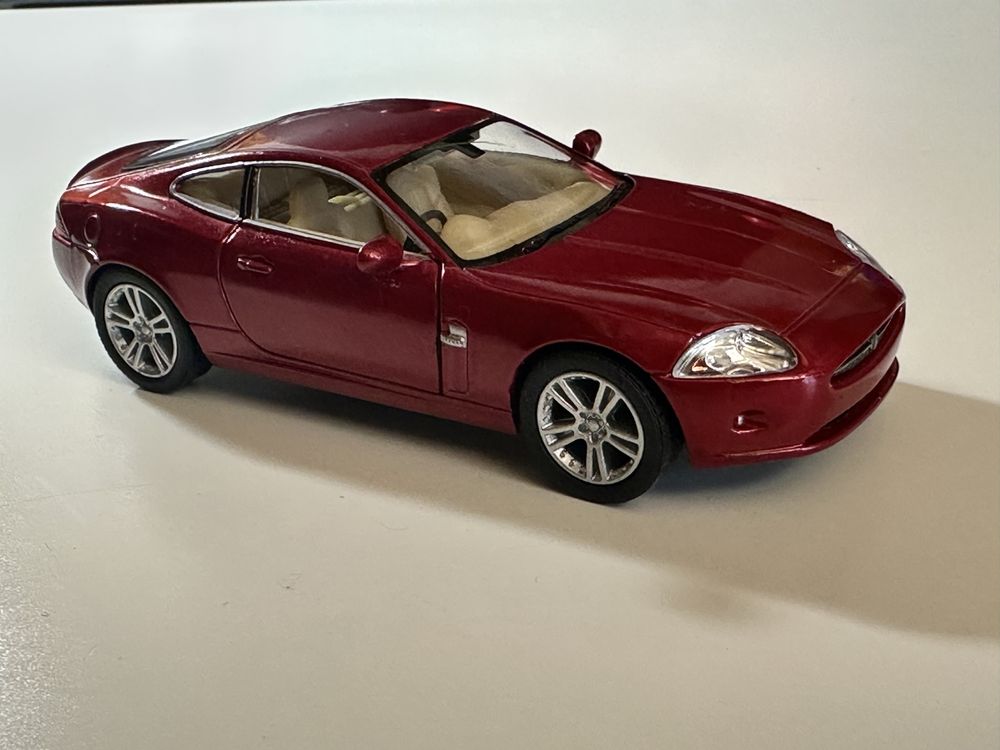 Carro Miniatura Jaguar XK Coupe – Alta Detalhação