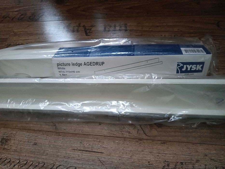 2 półki na zdjęcia 115 cm.