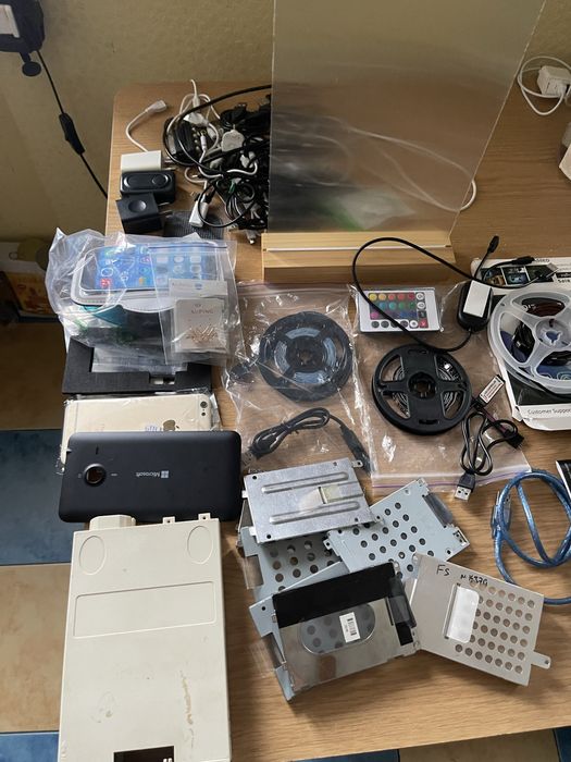 Мега лот кабелів, лед стрічок та іншої дрібної електроніки