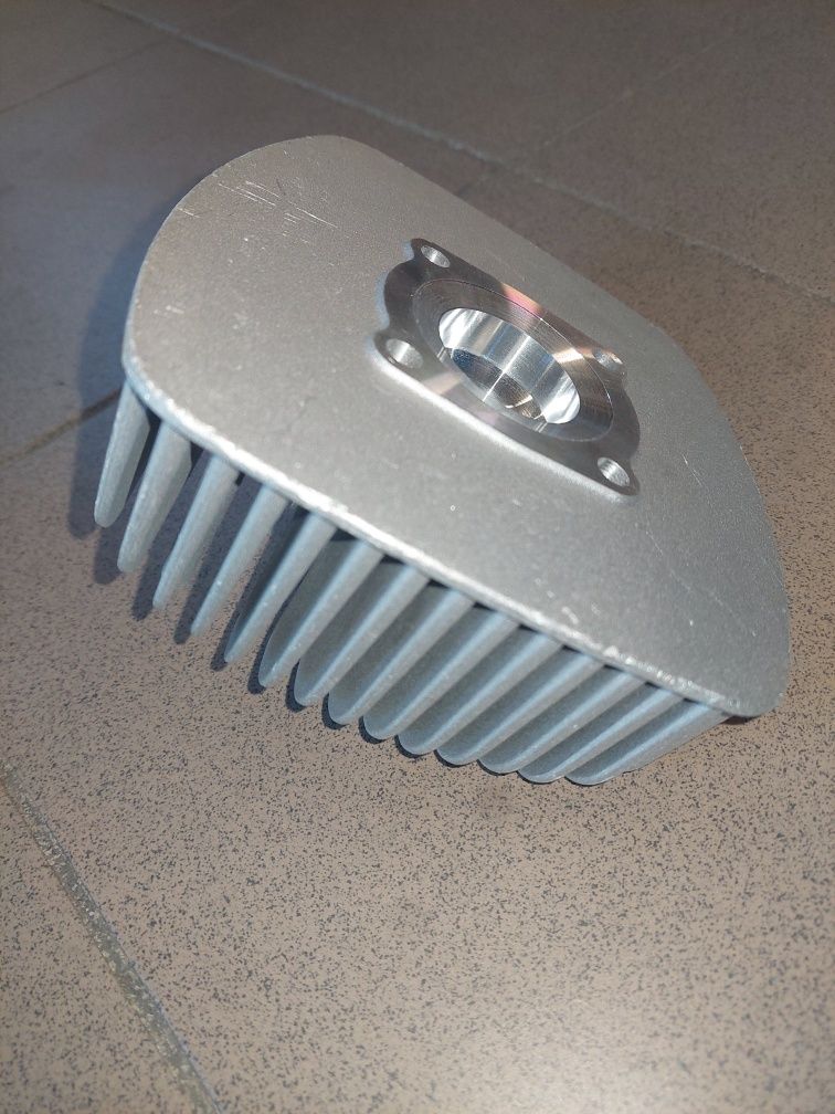 Fabrycznie nowa glowica cylindra silnik wsk125 + swieca zapłonu Pl