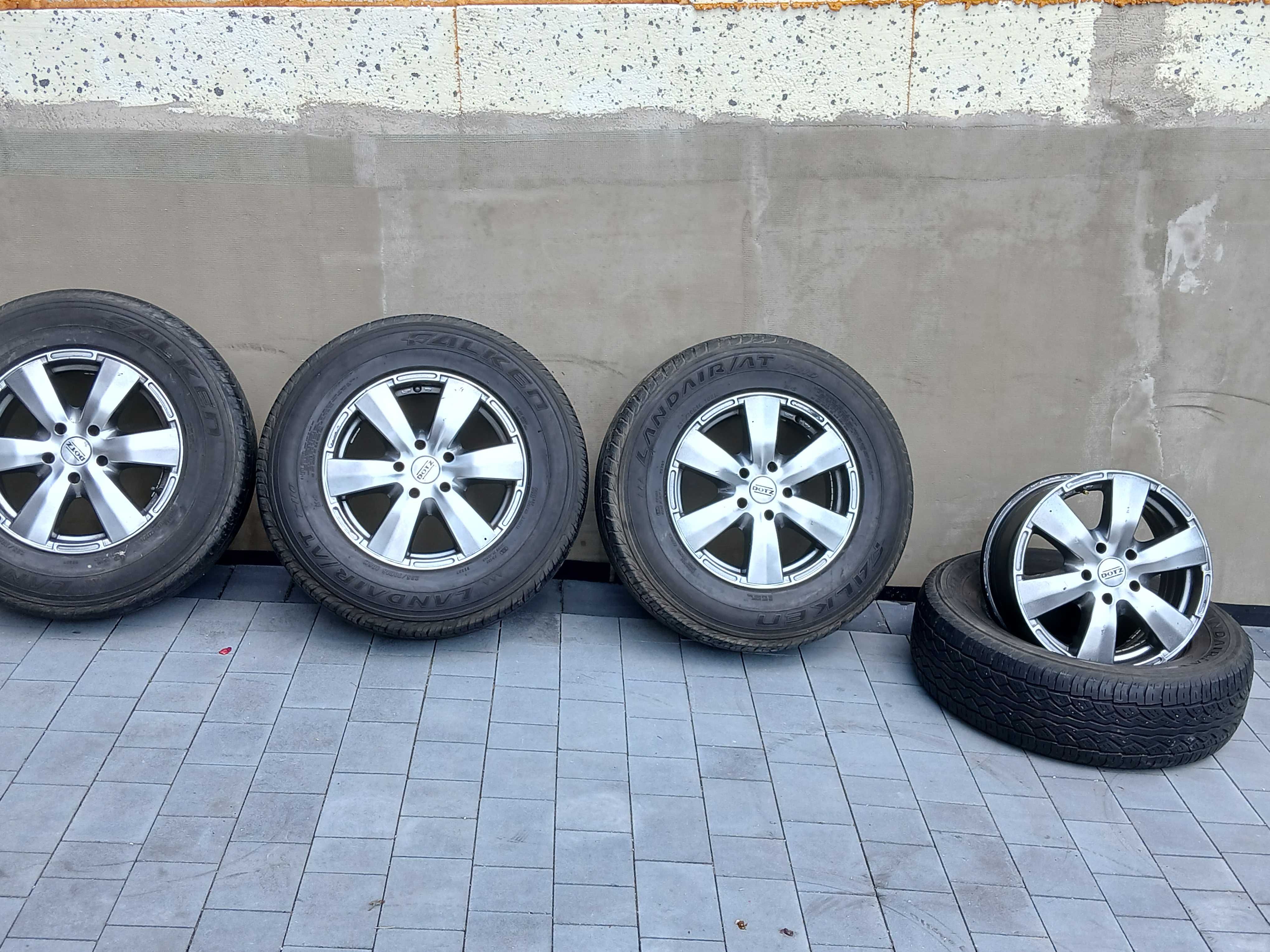 Felgi DOTZ 16" z oponami w tym jedna uszkodzona