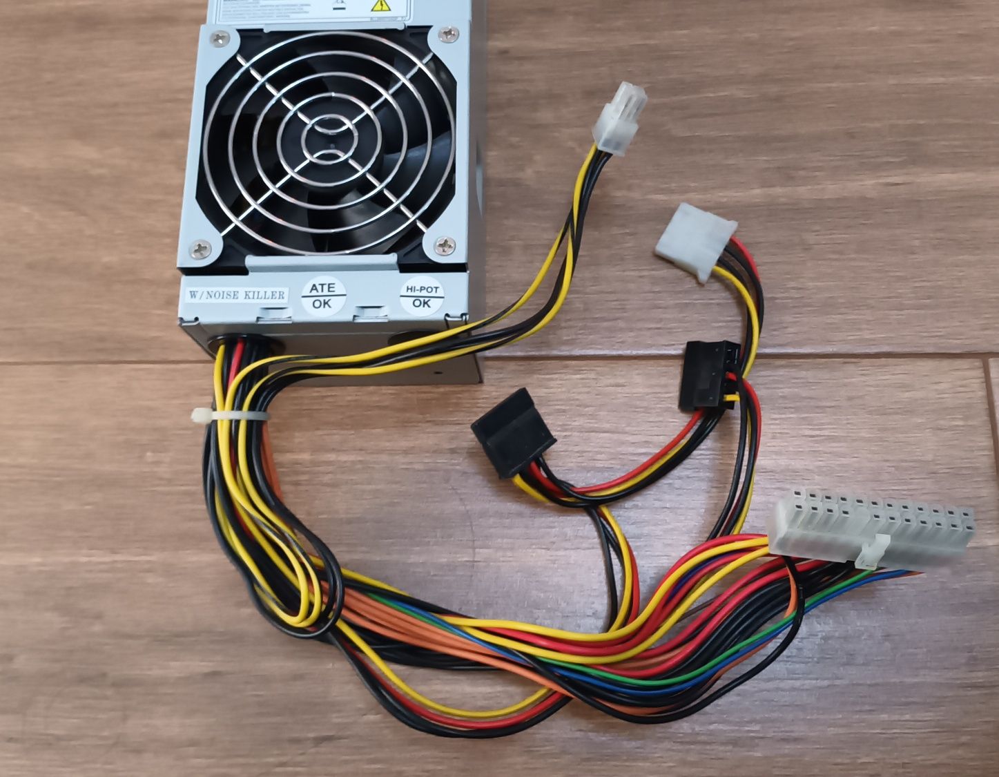 Fonte de alimentação pequena SFX 300 watts 80Plus bronze para PCs SFF