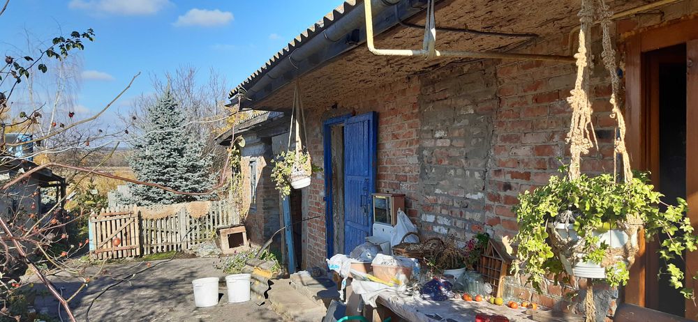 продаєм будинок із жилою літнєю кухнею