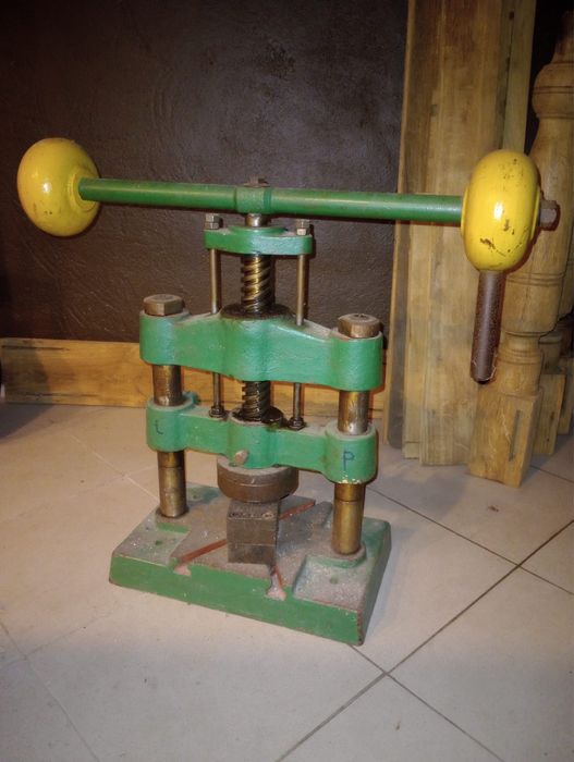 Prasa Ręczna Śrubowa Bilansowa