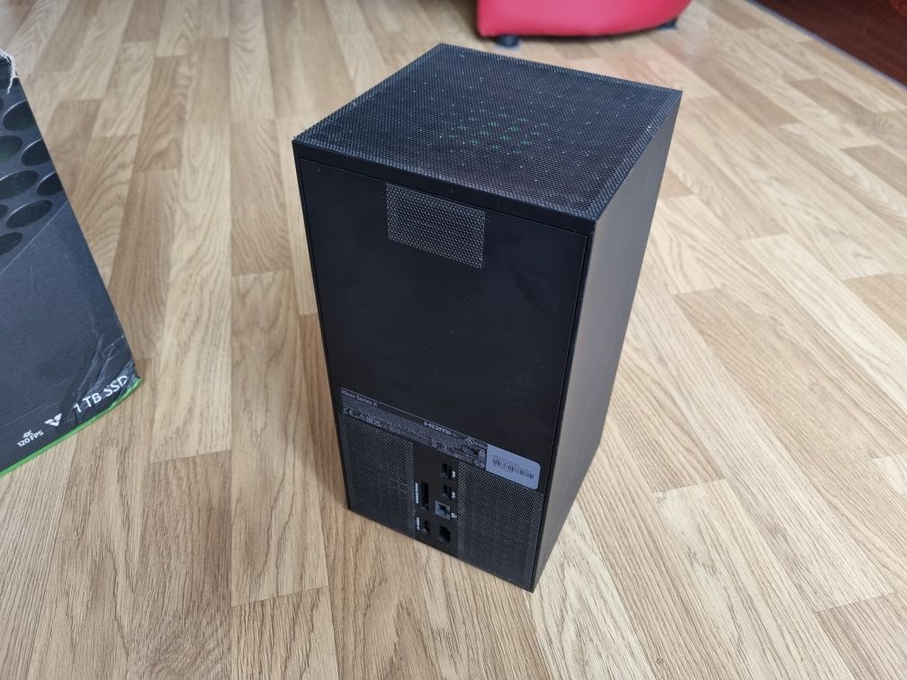 Xbox Series X 1Tb + pad + gry