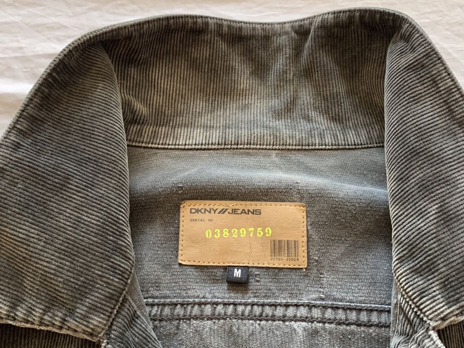 Blusão DKNY em bombazina.
