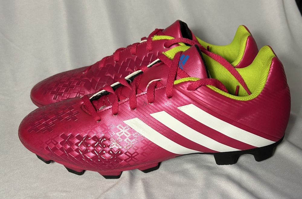 Бусти Adidas Копочки Nike Волейбольні кросівки Mizuno