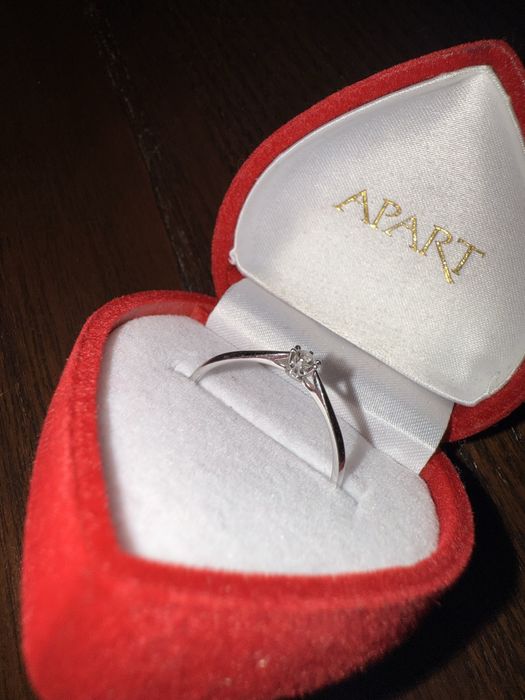 Pierścionek zaręczynowy białe złoto z brylantem