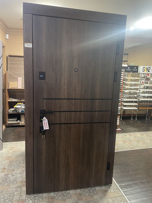 Двері розпродаж великі знижки