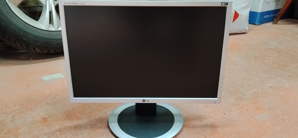 Монитор LG (19 дюймов)
