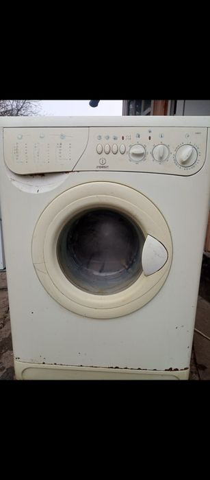 Продам пральну машину Indesit на запчастини