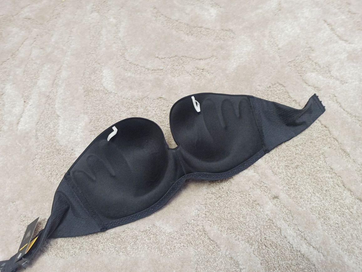 85F czarny gładki samonośny strapless wonderbra