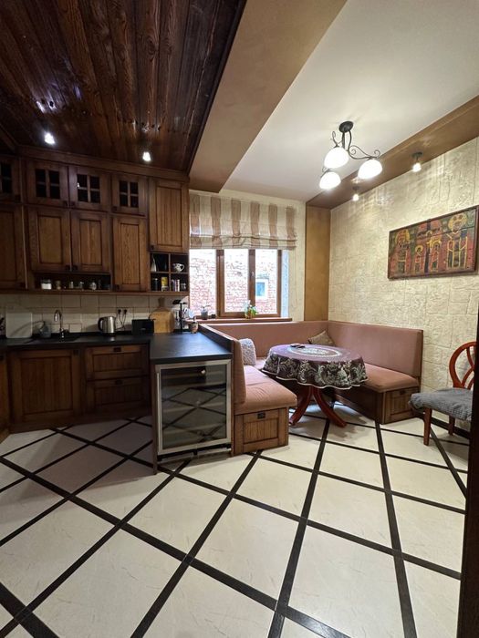 Елітний будинок з басейном , сауною , спортзалом біля Міського Озера