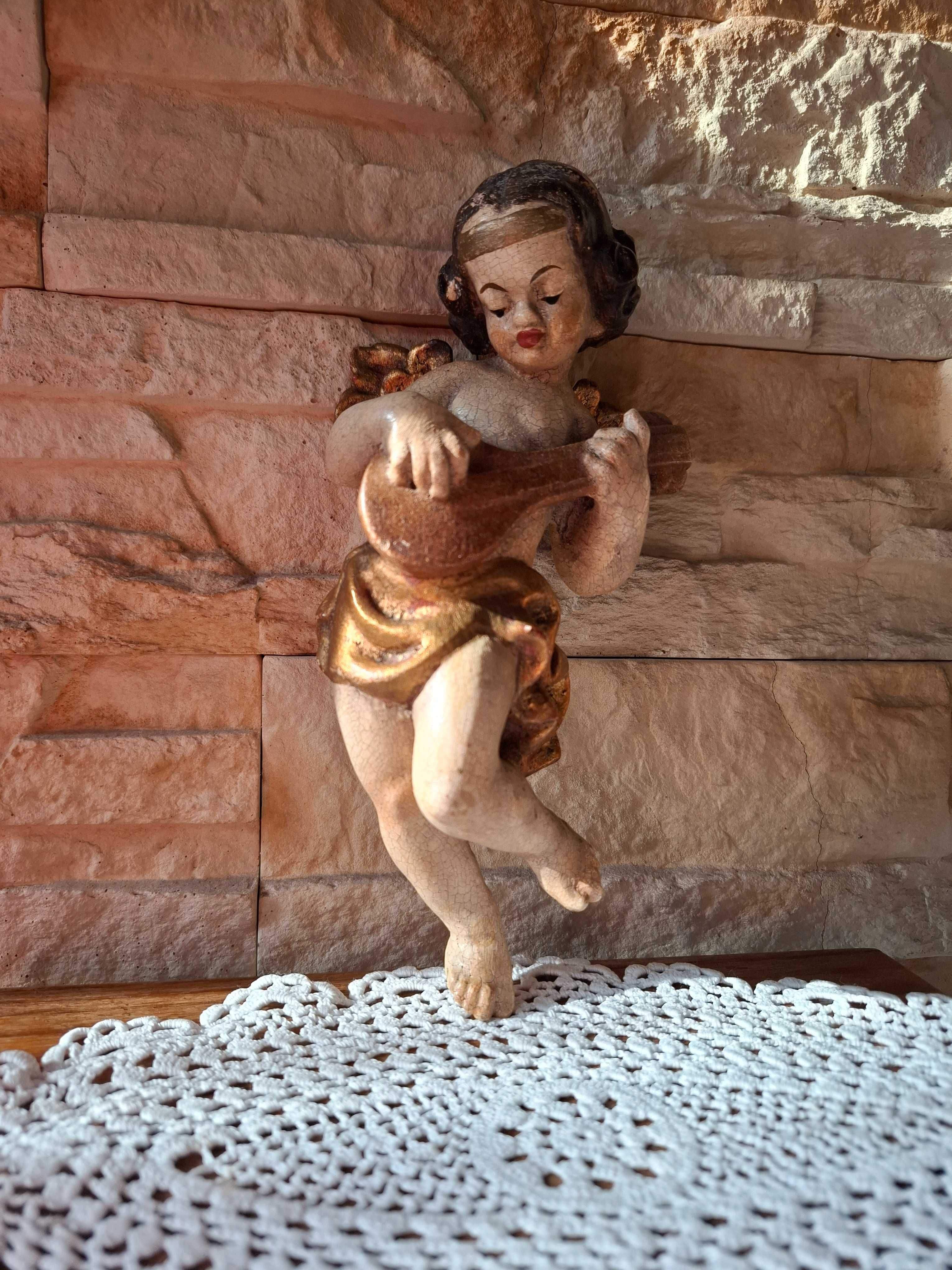 Rzeźba z drewna, polichromia, Anioł Putto, Amor miłości