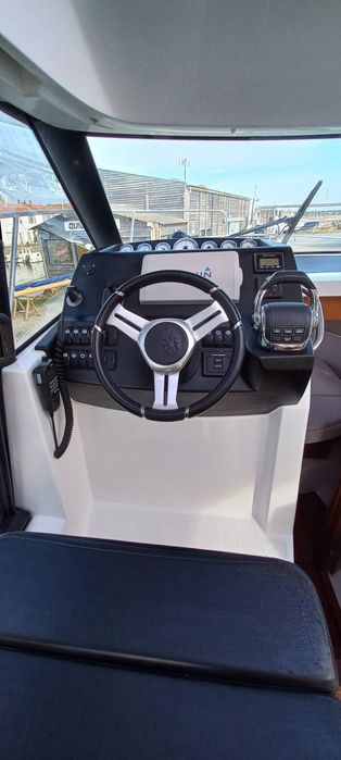 Jacht motorowy jeanneau, łódź motorowa