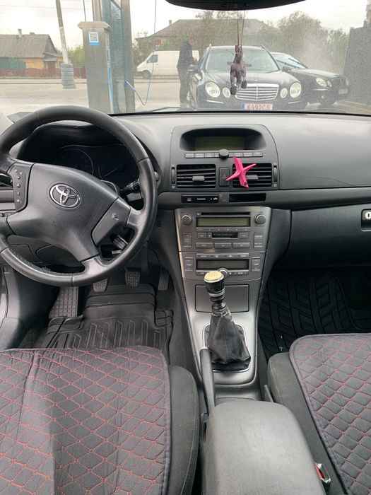 Toyota Avensis 2005 рік