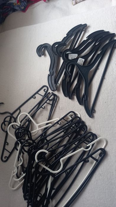 Вішалки для одягу