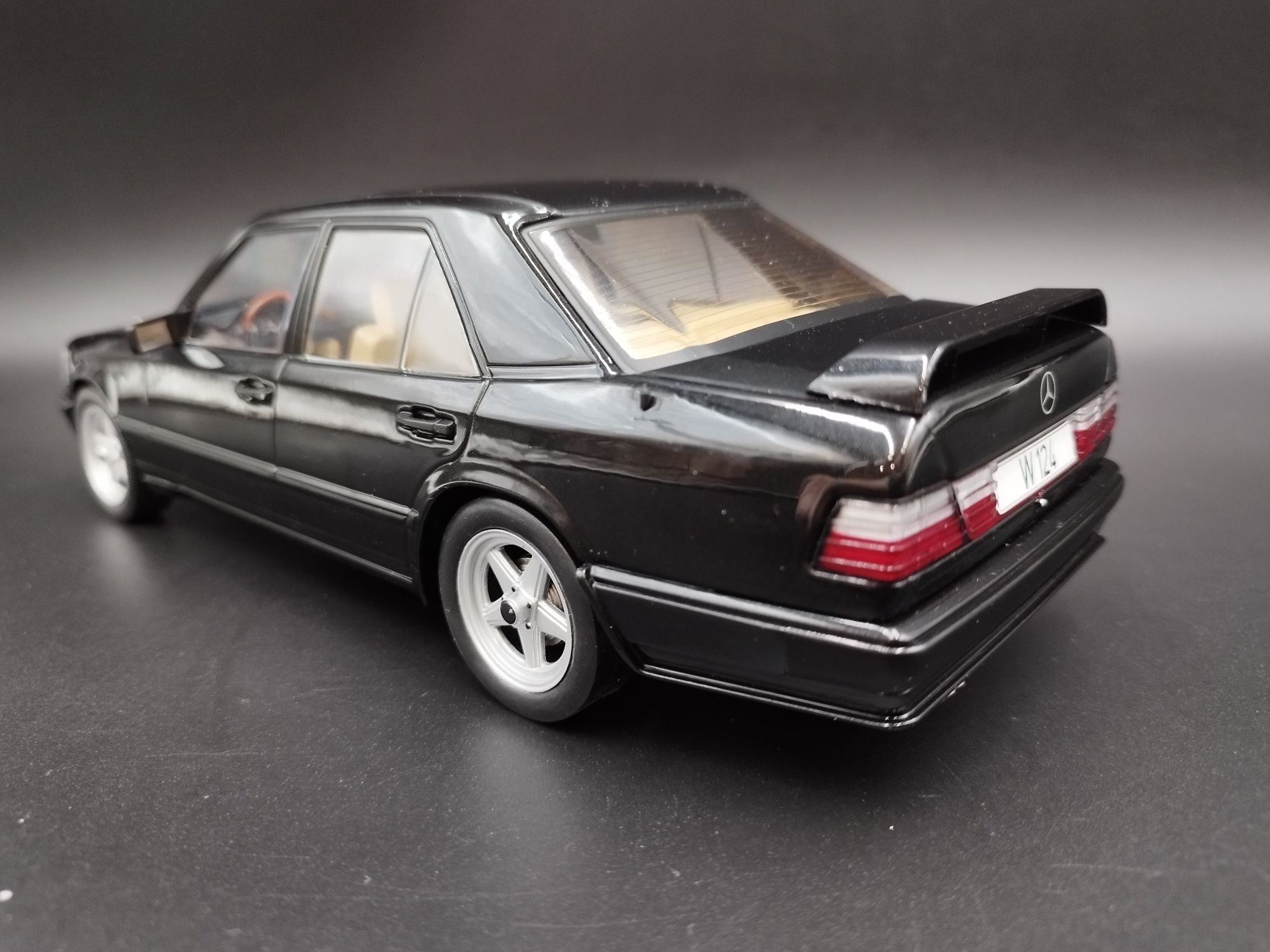 1:18 MCG 1986  MERCEDES W124 Tuning metallic black model nowy