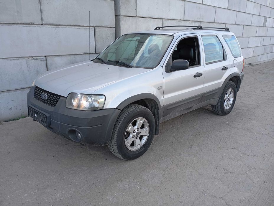 Ford Maverick - Na części - Drzwi / maska / błotnik / klapa / inne