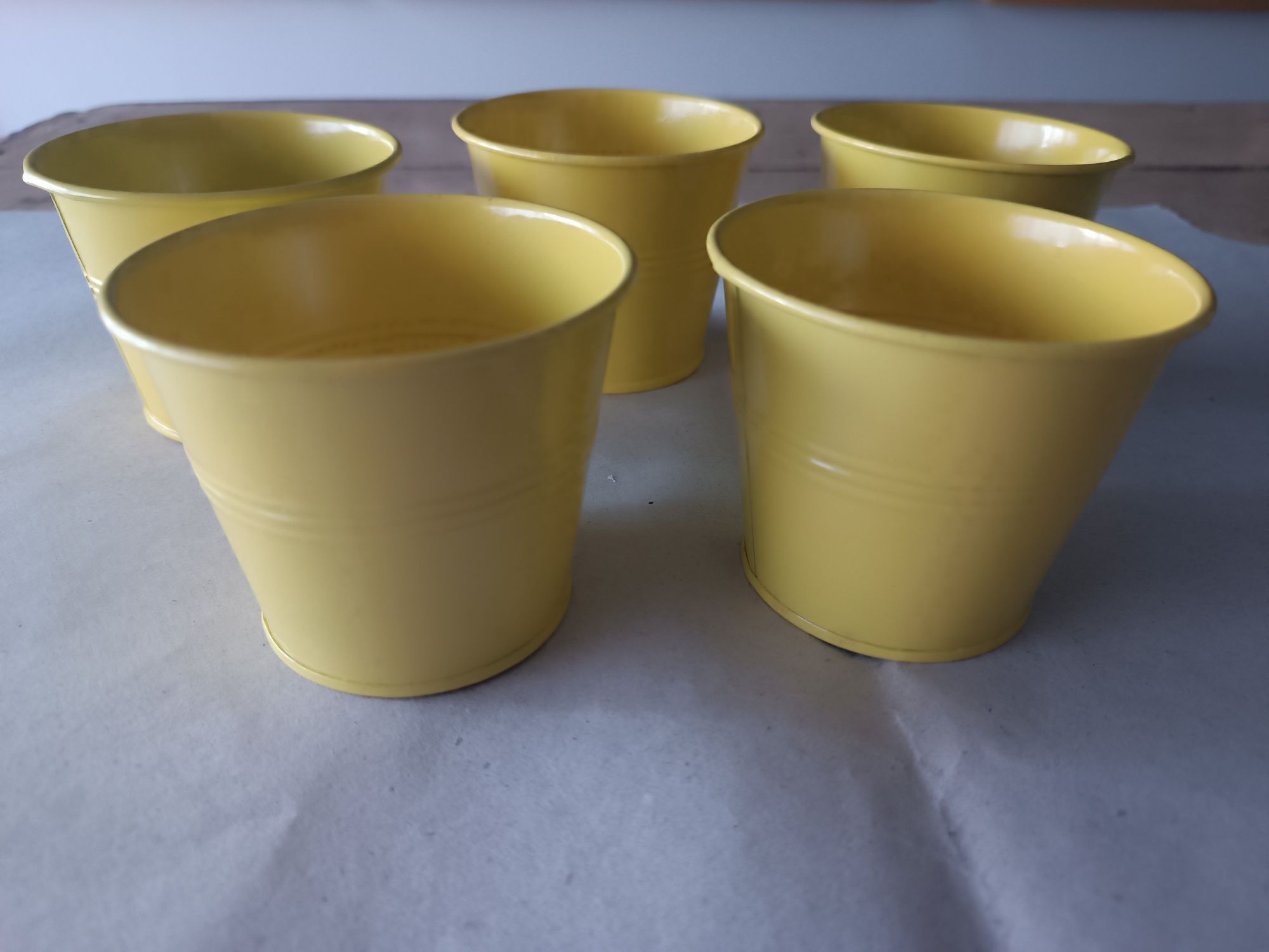 Vasos metal pequenos