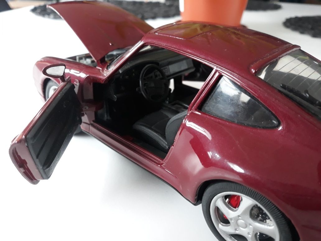 Porsche 911 (993) TURBO 1:18 anson