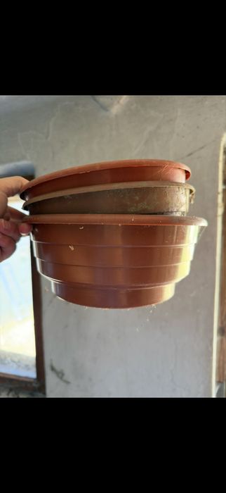 Doniczki różne, bardzo duża ilość, czarne i brązowe