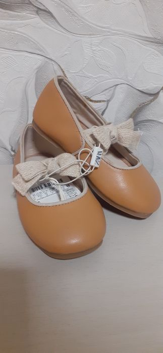 Нові туфели на дівчинку ще з біркою
