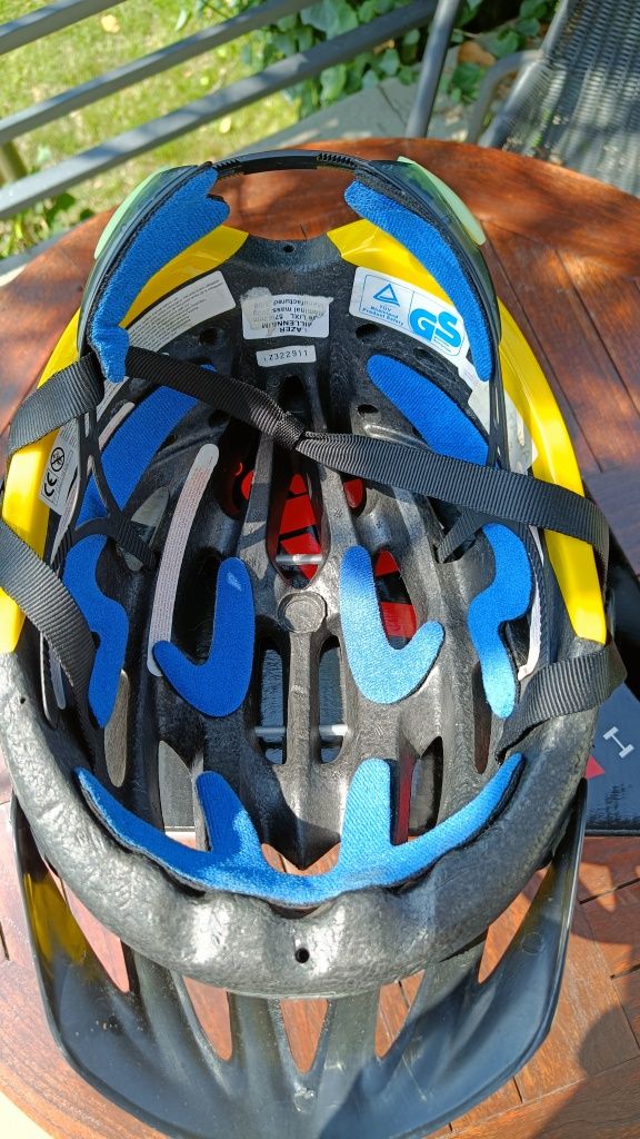 Kask rowerowy Lazer L-XL pokrowiec i dodatkowy daszek