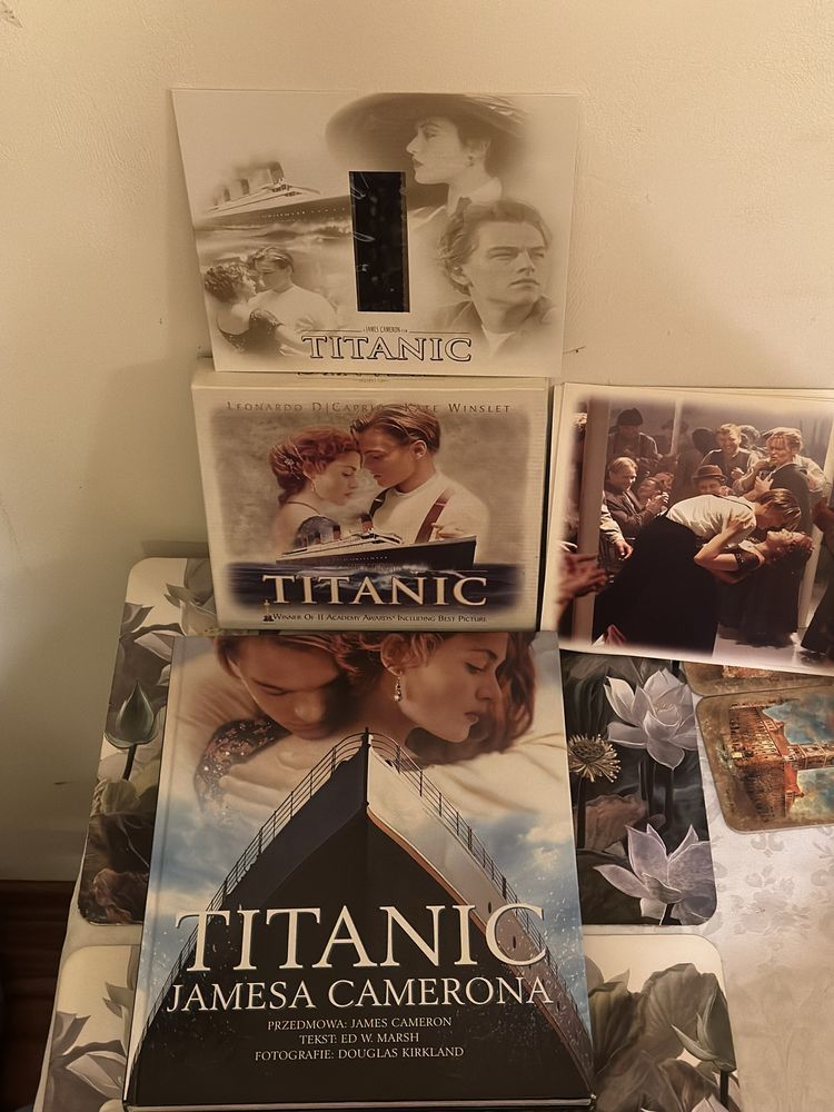 Kaseta VHS Titanic + ksiazka , pocztowki i klisza